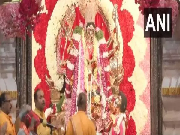 चैत्र नवरात्रि के छठे दिन Chhatarpur स्थित श्री आद्या कात्यायनी शक्तिपीठ में सुबह की आरती हुई चैत्र नवरात्रि के छठे दिन Chhatarpur स्थित श्री आद्या कात्यायनी शक्तिपीठ में सुबह की आरती हुई