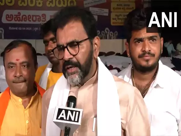 Karnataka भाजपा एमएलसी नारायणस्वामी ने वक्फ विधेयक का स्वागत किया Karnataka भाजपा एमएलसी नारायणस्वामी ने वक्फ विधेयक का स्वागत किया