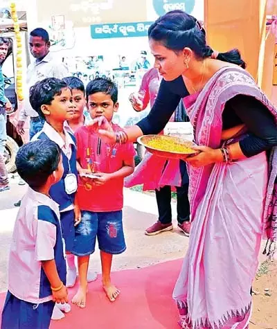 Odisha: 2,613 स्कूलों में छात्र प्रवेश समारोह Odisha: 2,613 स्कूलों में छात्र प्रवेश समारोह