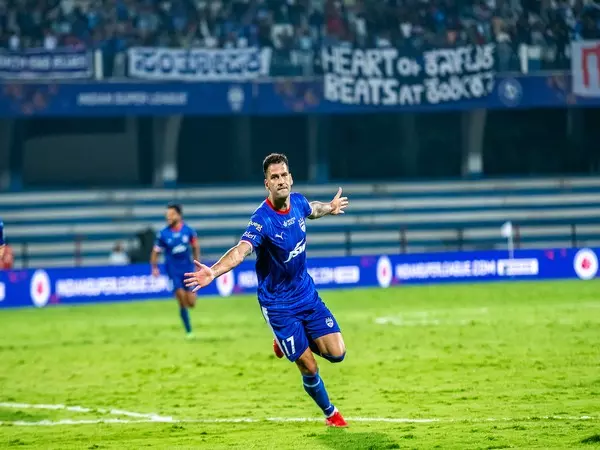 Bengaluru FC ने सेमीफाइनल में एफसी गोवा पर 2-0 से जीत दर्ज कर बढ़त हासिल की Bengaluru FC ने सेमीफाइनल में एफसी गोवा पर 2-0 से जीत दर्ज कर बढ़त हासिल की