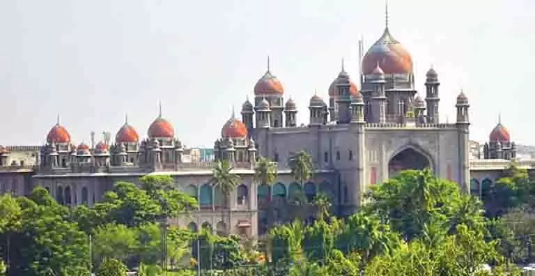Telangana HC ने कांचा गाचीबोवली की 400 एकड़ जमीन पर एक दिन के लिए सभी गतिविधियों पर रोक लगा दी Telangana HC ने कांचा गाचीबोवली की 400 एकड़ जमीन पर एक दिन के लिए सभी गतिविधियों पर रोक लगा दी