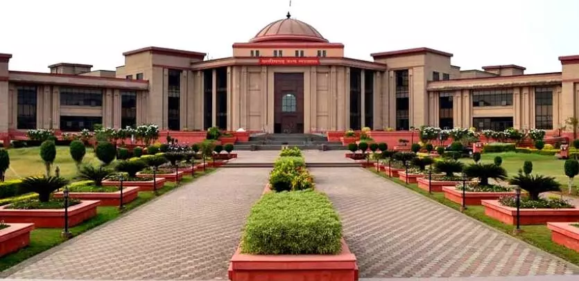 शराब दुकान के पास खुले अहाते को प्रशासन ने कराया बंद शराब दुकान के पास खुले अहाते को प्रशासन ने कराया बंद