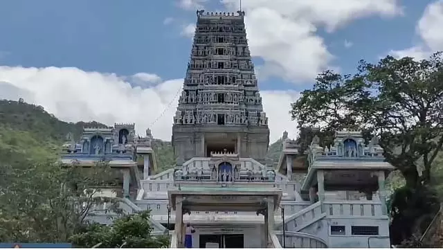 Tamil Nadu: मरुथमलाई मंदिर से चांदी का पर्दा चोरी! कुंभाभिषेकम कल Tamil Nadu: मरुथमलाई मंदिर से चांदी का पर्दा चोरी! कुंभाभिषेकम कल
