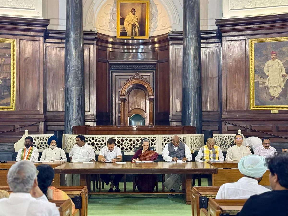 कांग्रेस संसदीय दल ने Delhi में अपनी आम सभा की बैठक की कांग्रेस संसदीय दल ने Delhi में अपनी आम सभा की बैठक की