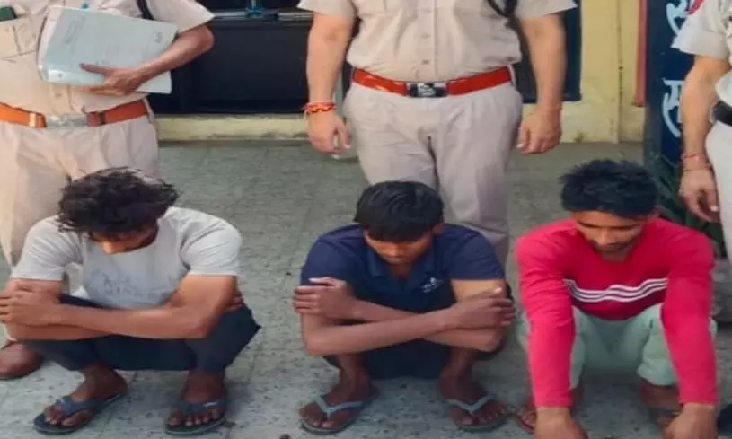 Faridabad: मंदिर में चोरी के मामले में सेक्टर-55 पुलिस चौकी की टीम ने 3 आरोपियों को दबोचा Faridabad: मंदिर में चोरी के मामले में सेक्टर-55 पुलिस चौकी की टीम ने 3 आरोपियों को दबोचा