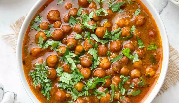 Black chickpea curry: घर में सब्जी नहीं है तो परेशान न हों, इस डिश से करें समस्या का समाधान Black chickpea curry: घर में सब्जी नहीं है तो परेशान न हों, इस डिश से करें समस्या का समाधान