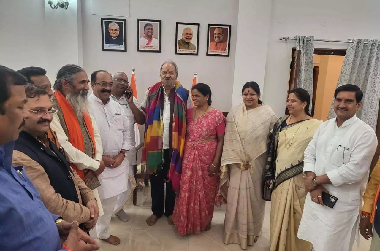 दिल्ली सरकारी आवास में MP बृजमोहन अग्रवाल ने किया गृह प्रवेश दिल्ली सरकारी आवास में MP बृजमोहन अग्रवाल ने किया गृह प्रवेश