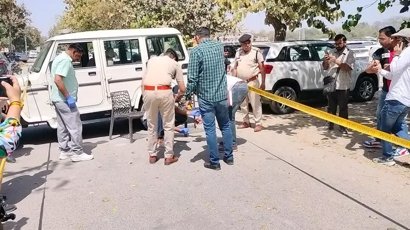 Haryana : मिनी सचिवालय के पास कोर्ट में सुनवाई के बाद एक व्यक्ति पर गोली चलाई गई Haryana : मिनी सचिवालय के पास कोर्ट में सुनवाई के बाद एक व्यक्ति पर गोली चलाई गई