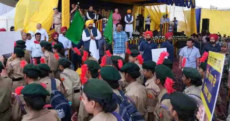 पंजाब के राज्यपाल और CM द्वारा नशा मुक्ति अभियान, एक दिन का अंतर पंजाब के राज्यपाल और CM द्वारा नशा मुक्ति अभियान, एक दिन का अंतर