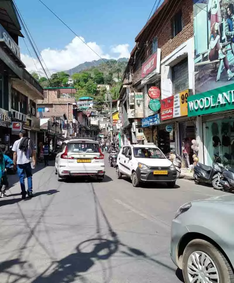 Himachal: दारी मेला के व्यावसायिक हो जाने से स्थानीय व्यापारी खुद को उपेक्षित महसूस कर रहे Himachal: दारी मेला के व्यावसायिक हो जाने से स्थानीय व्यापारी खुद को उपेक्षित महसूस कर रहे