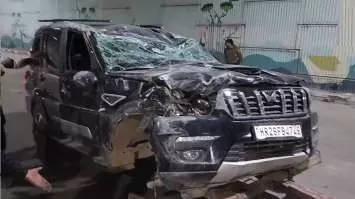 Haryana : गुरुग्राम में कई वाहनों की टक्कर में एक की मौत, 4 घायल Haryana : गुरुग्राम में कई वाहनों की टक्कर में एक की मौत, 4 घायल