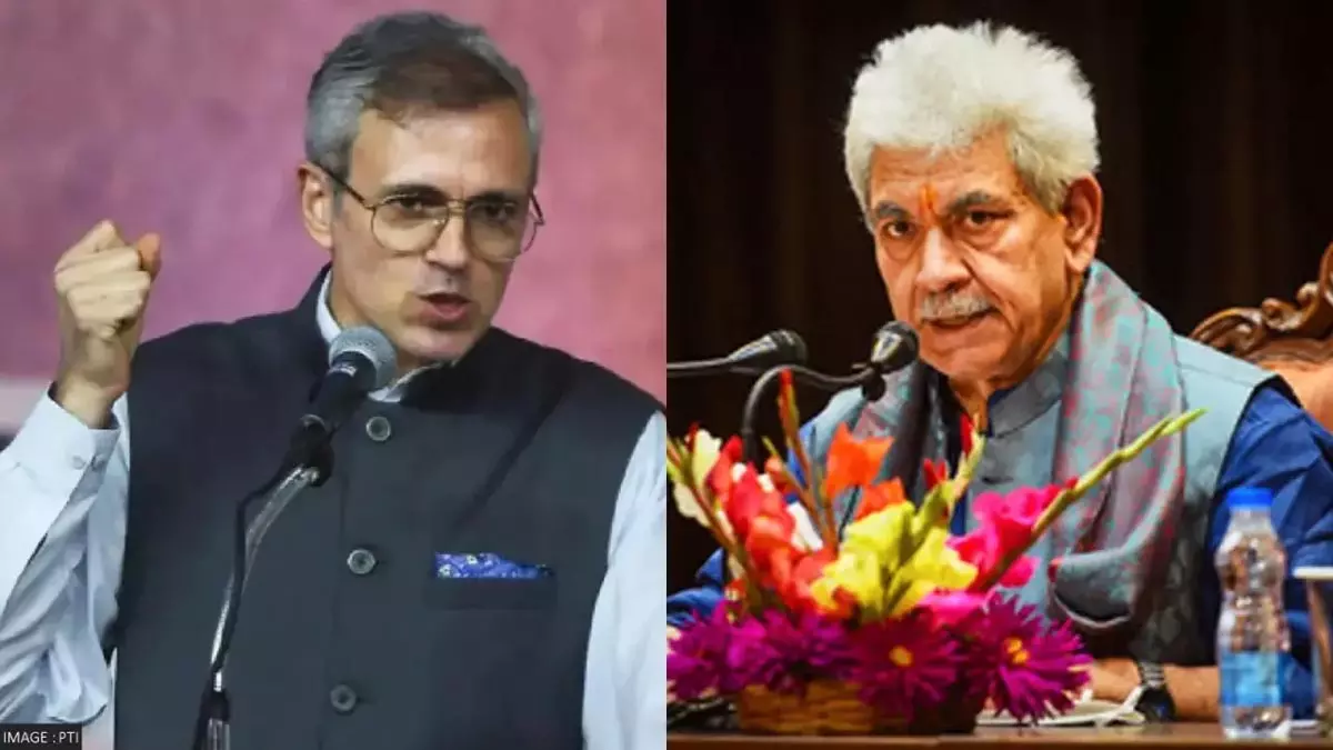 CM अब्दुल्ला ने मनोज सिन्हा के ताजा कदम का मुकाबला करने के लिए सहयोगियों को बुलाया CM अब्दुल्ला ने मनोज सिन्हा के ताजा कदम का मुकाबला करने के लिए सहयोगियों को बुलाया