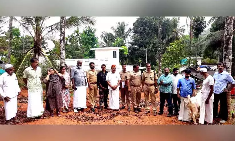 Kerala : कुझिमन्ना कटुंगल्लूर में मिले पैरों के निशान बाघ के नहीं होने की पुष्टि Kerala : कुझिमन्ना कटुंगल्लूर में मिले पैरों के निशान बाघ के नहीं होने की पुष्टि