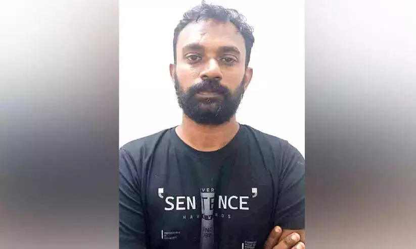 गुंडा टैक्स न देने पर व्यापारी को चाकू मारने के मामले में संदिग्ध गिरफ्तार गुंडा टैक्स न देने पर व्यापारी को चाकू मारने के मामले में संदिग्ध गिरफ्तार
