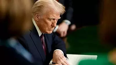 Trump की टैरिफ नीति पर हंगामा, अपने ही साथियों ने लिया विपक्ष का पक्ष Trump की टैरिफ नीति पर हंगामा, अपने ही साथियों ने लिया विपक्ष का पक्ष
