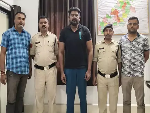 गुंडे वसीम कुरैशी अरेस्ट, ट्रांसपोर्टर पर किया था प्राणघातक हमला गुंडे वसीम कुरैशी अरेस्ट, ट्रांसपोर्टर पर किया था प्राणघातक हमला
