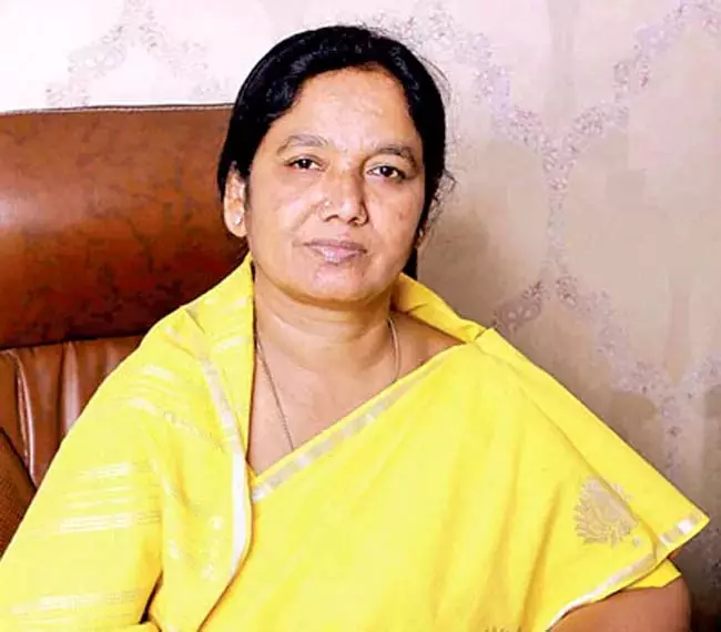 गांवों में गुटबाजी मत पैदा करें: Paritala Sunita गांवों में गुटबाजी मत पैदा करें: Paritala Sunita