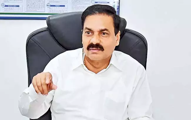 Andhra: काकानी गोवर्धन रेड्डी को नोटिस, सुनवाई में उपस्थिति पर संदेह Andhra: काकानी गोवर्धन रेड्डी को नोटिस, सुनवाई में उपस्थिति पर संदेह