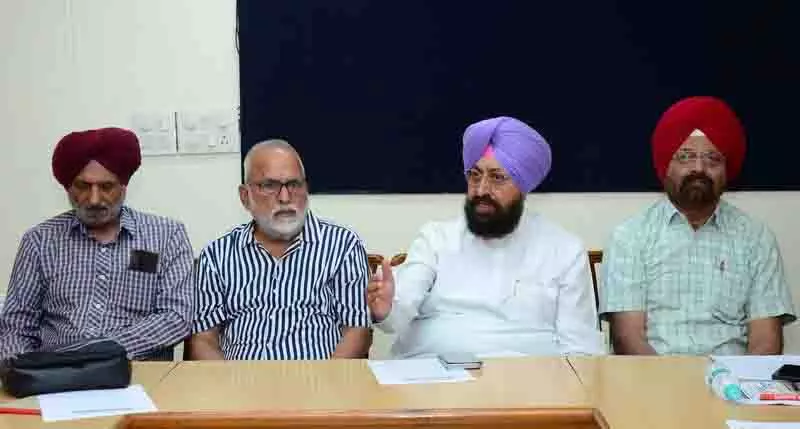 Bajwa वामपंथी नेताओं के साथ बैठक में शामिल हुए Bajwa वामपंथी नेताओं के साथ बैठक में शामिल हुए