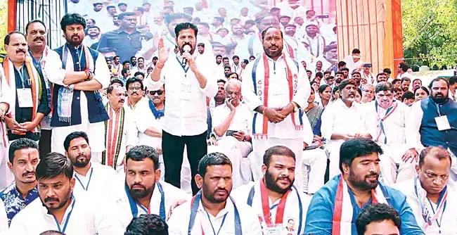 यदि आप 42% आरक्षण के लिए हाँ नहीं कहते हैं, तो यह एक न्यायपूर्ण युद्ध है : Revanth Reddy यदि आप 42% आरक्षण के लिए हाँ नहीं कहते हैं, तो यह एक न्यायपूर्ण युद्ध है : Revanth Reddy