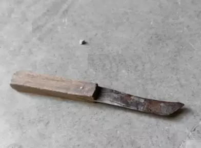 भड़के पति ने खोया आपा, पत्नी के प्रेमी पर किया वार, दोनों कान काटे भड़के पति ने खोया आपा, पत्नी के प्रेमी पर किया वार, दोनों कान काटे