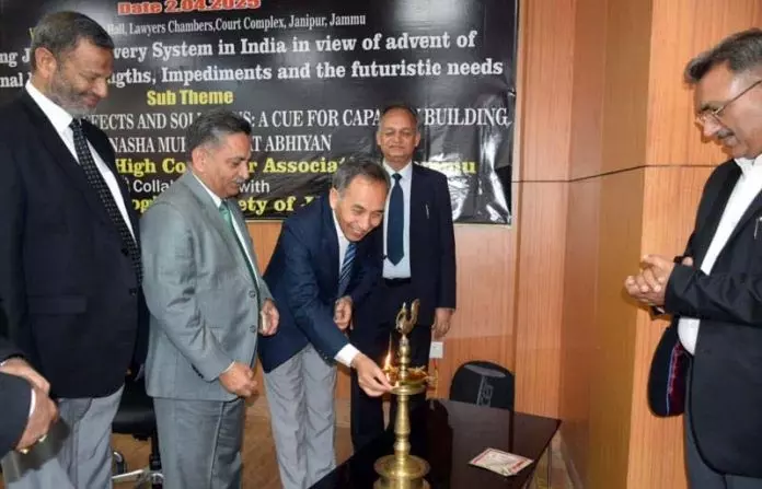 CJ ने नशीली दवाओं के दुरुपयोग से लड़ने के लिए सहयोगात्मक प्रयासों की वकालत की CJ ने नशीली दवाओं के दुरुपयोग से लड़ने के लिए सहयोगात्मक प्रयासों की वकालत की
