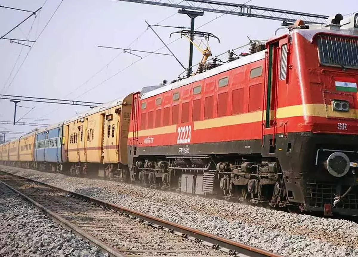 अतिरिक्त कोच जोड़ने का निर्णय आधा दर्जन से अधिक ट्रेनों में अतिरिक्त कोच जोड़ने का निर्णय आधा दर्जन से अधिक ट्रेनों में