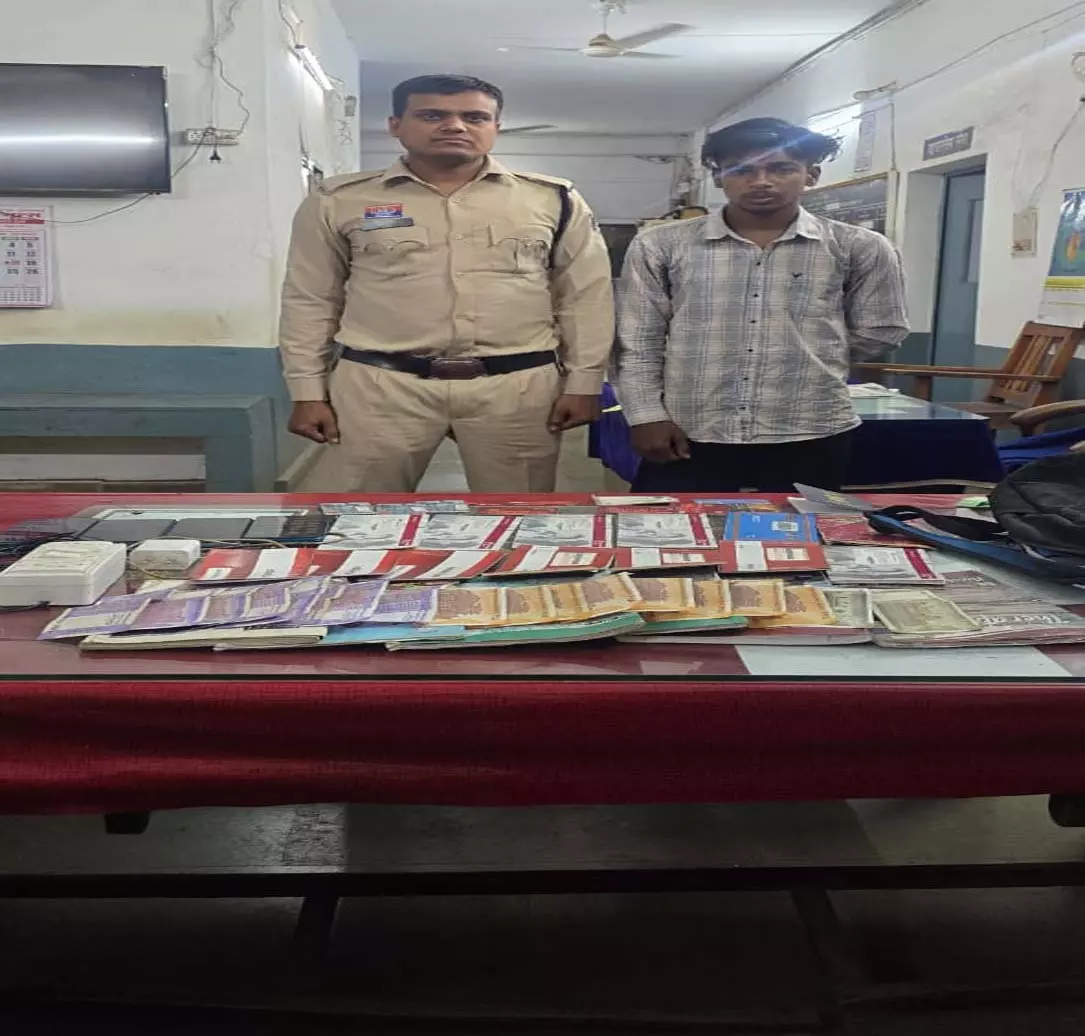 Gajanand App से खेल रहा था ऑनलाईन सट्टा, सट्टेबाज हर्ष पंजवानी गिरफ्तार Gajanand App से खेल रहा था ऑनलाईन सट्टा, सट्टेबाज हर्ष पंजवानी गिरफ्तार