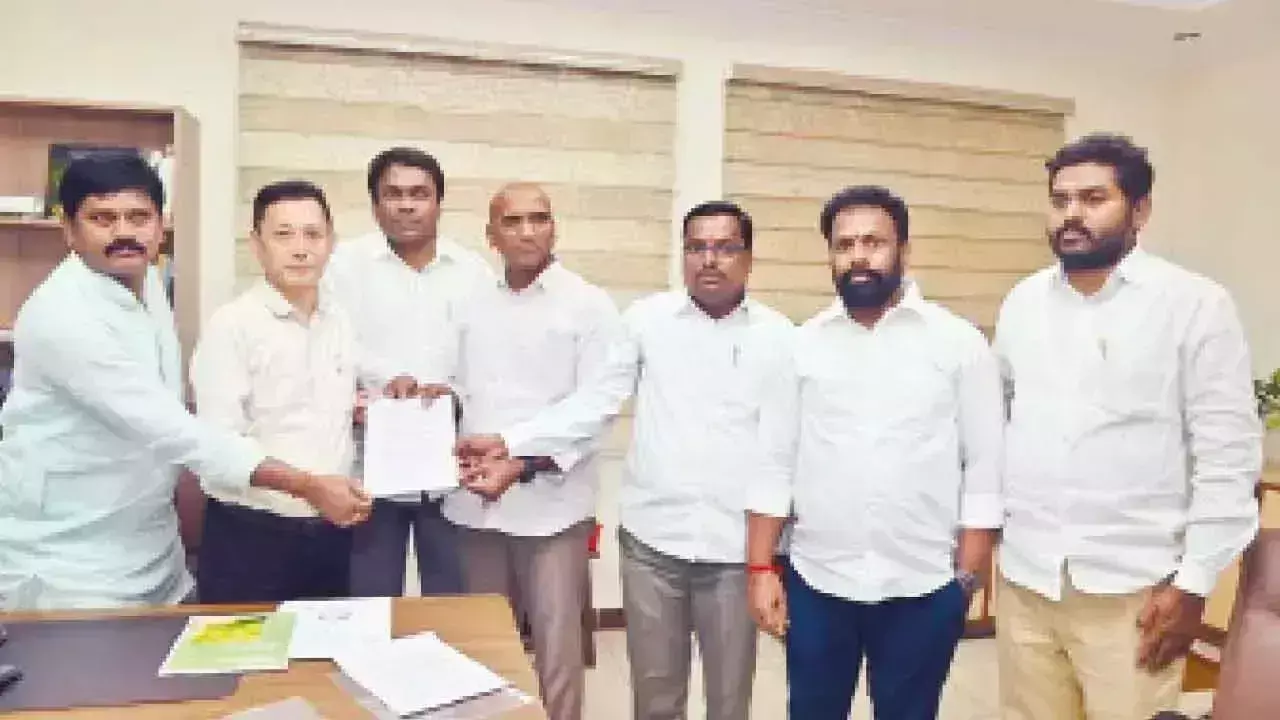 BRS ने वन अधिनियम के उल्लंघन के लिए TGIIC के खिलाफ आवाज उठाई BRS ने वन अधिनियम के उल्लंघन के लिए TGIIC के खिलाफ आवाज उठाई