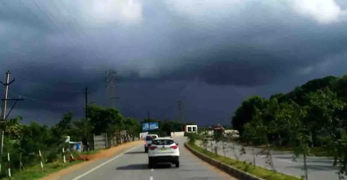 Hyderabad में अचानक बारिश, मौसम का आनंद लेने के लिए 7 छोटी सड़क यात्राएं Hyderabad में अचानक बारिश, मौसम का आनंद लेने के लिए 7 छोटी सड़क यात्राएं