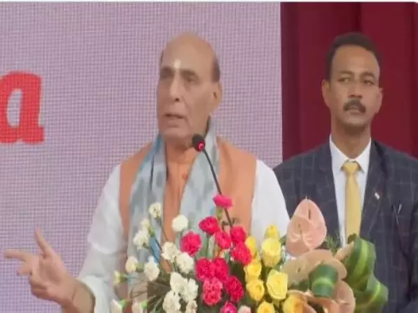 रक्षा मंत्री राजनाथ सिंह ने AMC में तकनीकी प्रगति की आवश्यकता पर डाला प्रकाश रक्षा मंत्री राजनाथ सिंह ने AMC में तकनीकी प्रगति की आवश्यकता पर डाला प्रकाश