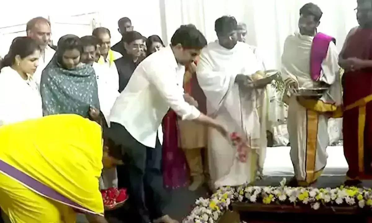 नारा लोकेश ने प्रकाशम जिले में सीबीजी संयंत्र की आधारशिला रखी नारा लोकेश ने प्रकाशम जिले में सीबीजी संयंत्र की आधारशिला रखी