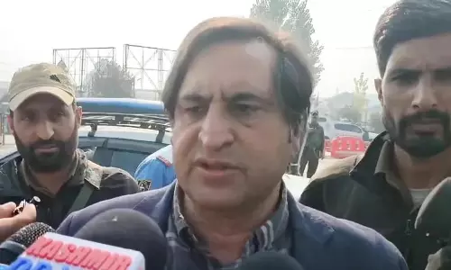 सज्जाद लोन ने वक्फ कानून संशोधन की निंदा, मुस्लिम अधिकारों पर हमला बताया