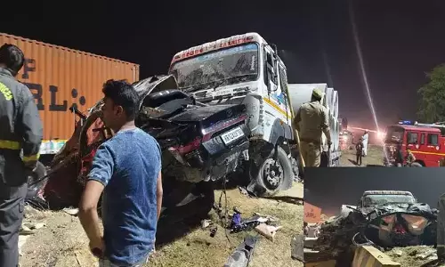 कंटेनर काल बनकर आया, दो युवतियों की मौत, मोबाइल में गूगल मैप ऑन मिला