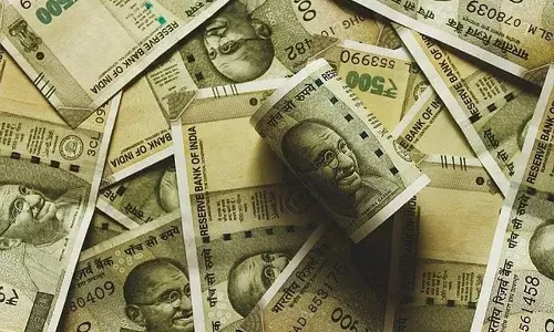 शुरुआती कारोबार में अमेरिकी डॉलर के मुकाबले रुपया 23 पैसे गिरकर 85.73 पर आया