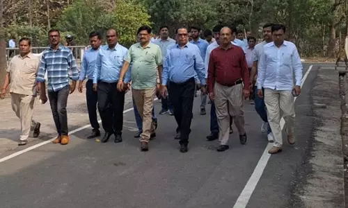 Damoh : सीएमओ के समर्थन में अफसरों का ज्ञापन