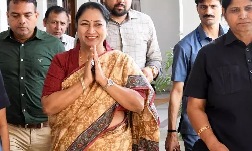 दिल्ली मुख्यमंत्री ने प्रदूषण निवारण और सार्वजनिक परिवहन के लिए योजनाएं जारी की