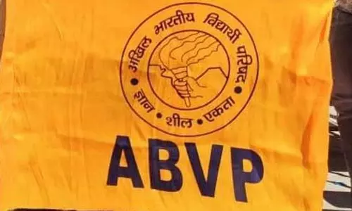 ABVP ने हैदराबाद विश्वविद्यालय की भूमि नीलामी का तेलंगाना सरकार से विरोध किया ABVP ने हैदराबाद विश्वविद्यालय की भूमि नीलामी का तेलंगाना सरकार से विरोध किया