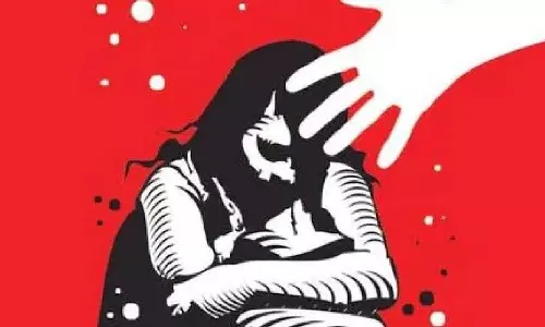 Chennai: एक लड़की का यौन उत्पीड़न करने के आरोप में उपद्रवी गिरफ्तार Chennai: एक लड़की का यौन उत्पीड़न करने के आरोप में उपद्रवी गिरफ्तार
