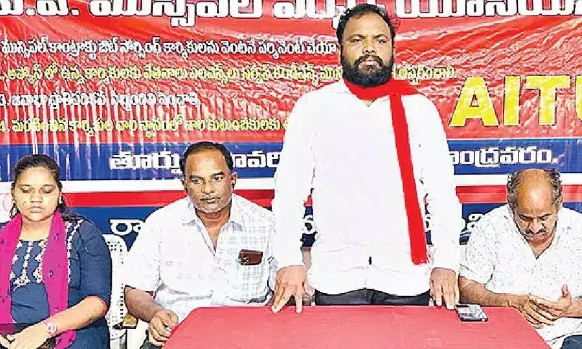 Andhra: आउटसोर्स कर्मचारियों की सेवानिवृत्ति आयु बढ़ाने की मांग