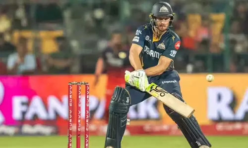 IPL 2025: गुजरात टाइटन्स ने रॉयल चैलेंजर्स बेंगलुरु को आठ विकेट से हराया