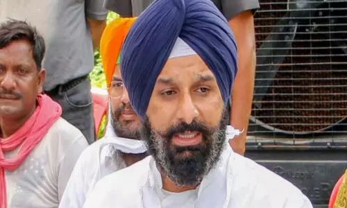 Punjab News : मजीठिया की सुरक्षा में कटौती पर बवाल Punjab News : मजीठिया की सुरक्षा में कटौती पर बवाल