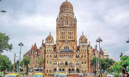 मुंबई: BMC ने 3,343 अवैध निर्माणों पर ₹392.28 करोड़ का संपत्ति कर जुर्माना लगाया मुंबई: BMC ने 3,343 अवैध निर्माणों पर ₹392.28 करोड़ का संपत्ति कर जुर्माना लगाया