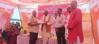 Ballia: भव्य समारोह में रिटायर शिक्षकों और मेधावी विद्यार्थियों को सम्मानित किया गया Ballia: भव्य समारोह में रिटायर शिक्षकों और मेधावी विद्यार्थियों को सम्मानित किया गया