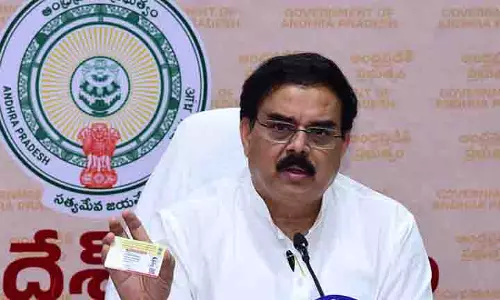 Andhra: मंत्री नादेंदला मनोहर ने रायथू बाजार में सामान की गुणवत्ता की जांच की Andhra: मंत्री नादेंदला मनोहर ने रायथू बाजार में सामान की गुणवत्ता की जांच की