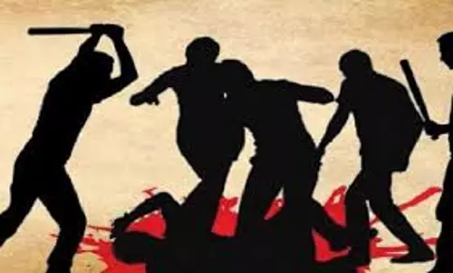 Godda: महिला से छेड़खानी करने पर ग्रामीणों ने युवक को पीटा, अस्पताल में मौत Godda: महिला से छेड़खानी करने पर ग्रामीणों ने युवक को पीटा, अस्पताल में मौत