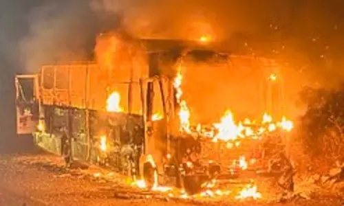 East Champaran: दिल्ली जा रही बस में लगी आग, 150 यात्री बाल-बाल बचे