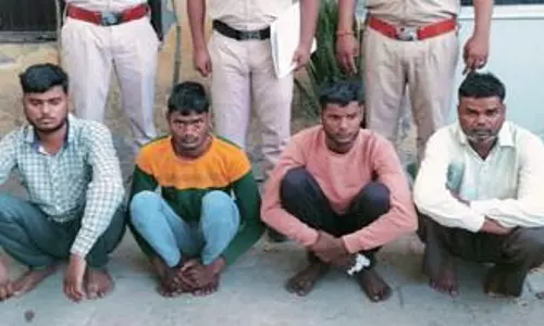 Faridabad: नंगला एनक्लेव में चिकन बनाने को लेकर हुए झगड़े में 4 आरोपी गिरफ्तार Faridabad: नंगला एनक्लेव में चिकन बनाने को लेकर हुए झगड़े में 4 आरोपी गिरफ्तार