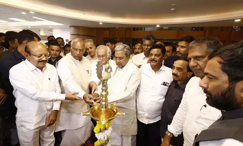 Karnataka भवन के काम से खड़गे नाखुश Karnataka भवन के काम से खड़गे नाखुश
