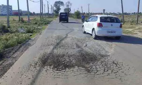Punjab: सीवेज संकट से लेकर टूटी सड़कें, शहर कई नागरिक समस्याओं से जूझ रहा